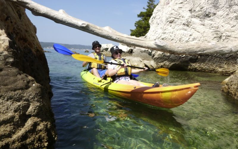 Split sea kayak tour